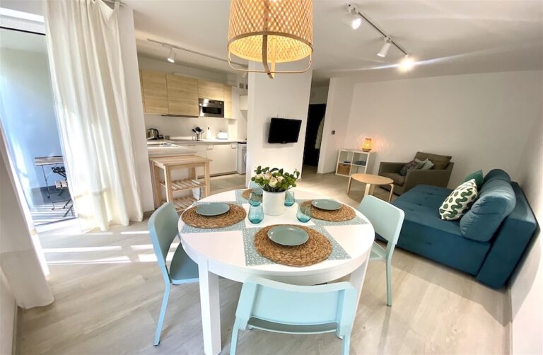 APARTAMENTY ZIELONA ZATOKA USTKA (E6)